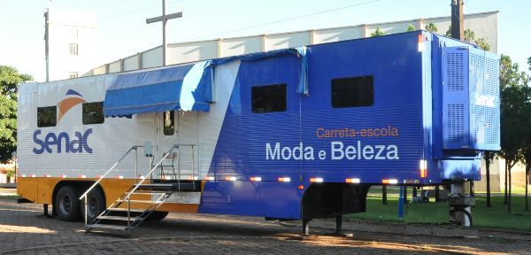 Resultado de imagem para carreta de moda do senac maranhÃ£o
